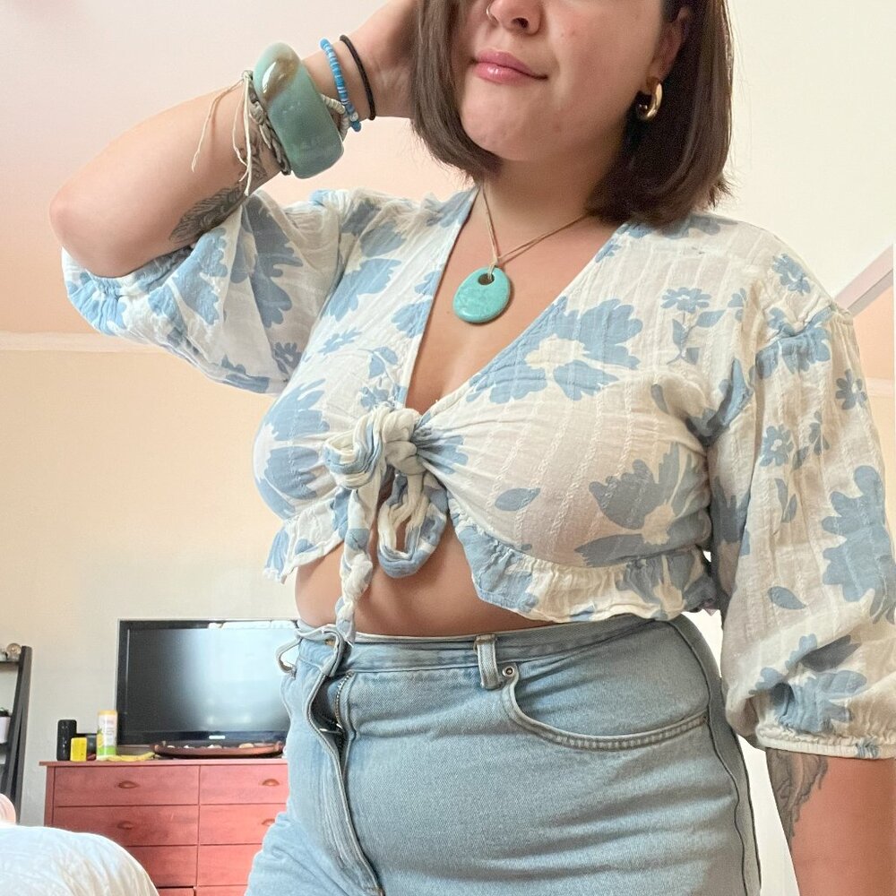 AEO Blue & White Floral 3/4 Sleeve Blouse